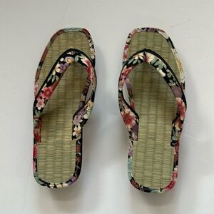Women’s Japanese slippers floral